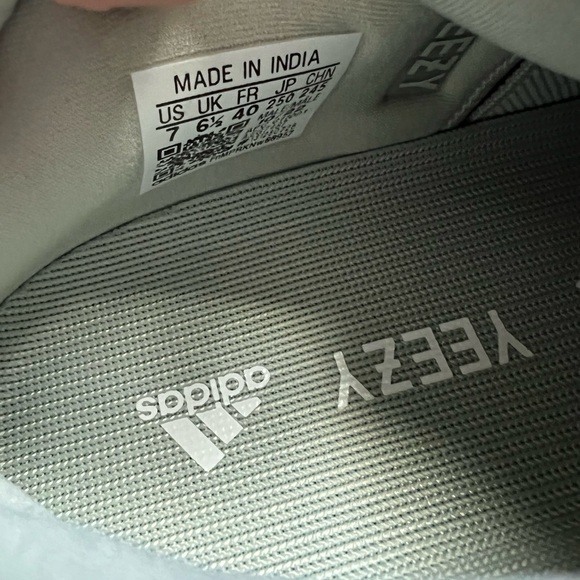 Yeezy Boost 700 Salt Size 7 US main image 6